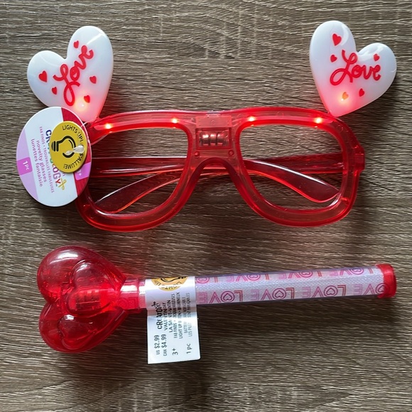 🔥 7/$25 - Valentine’s Day light up baton and glasses - Picture 3 of 3